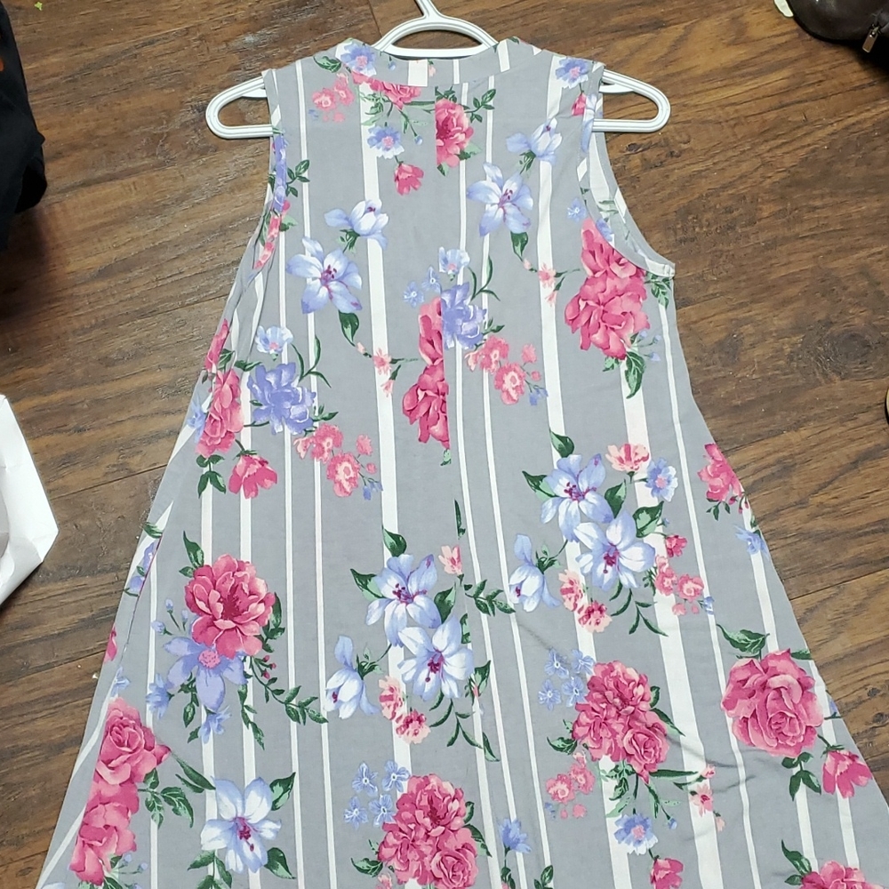 Dress - Picture 3 of 4